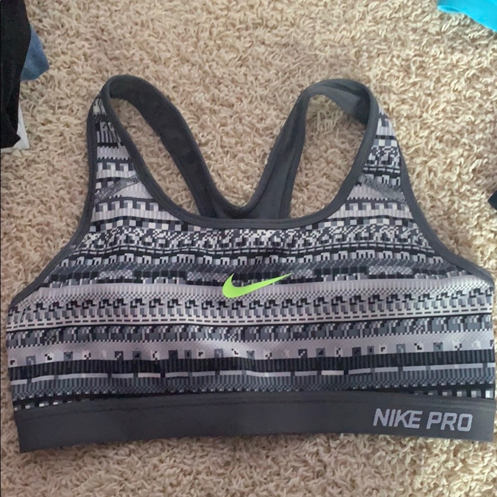 Nike pro sports bra
